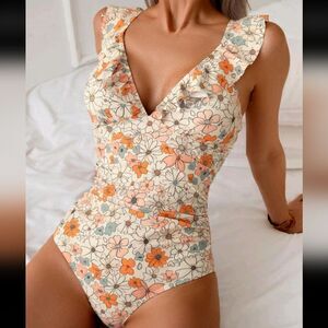 🎈2/$28🎈Cream Ruffled One Piece Floral 6 You++Swimsuit Ruffled Plunge sz Large